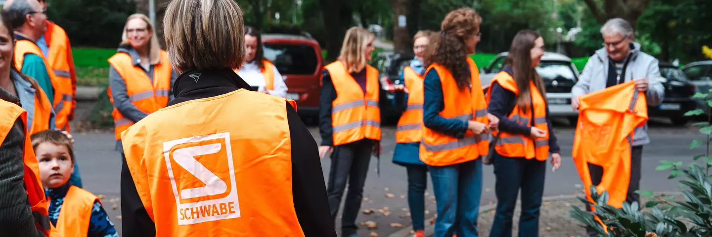 Schwabe-Mitarbeitende beim jährlichen Schwabe Cleanup