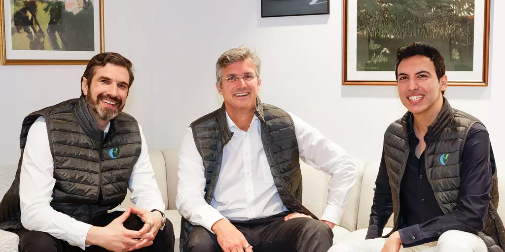 Jakob Futorjanski, Olaf Schwabe und Rojahn Ahmadi nach dem Erwerb von 80 % an NeuroNation durch die Schwabe-Gurppe.