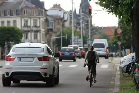 Mitarbeiterpendelverkehr Straßenszene