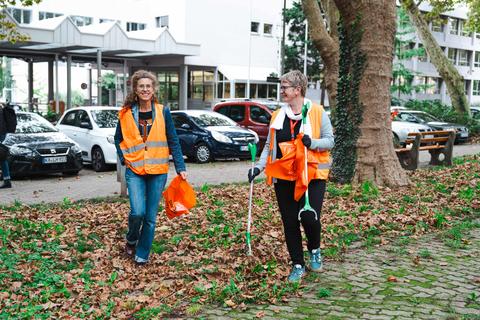 Zwei Schwabe-Kolleginnen beim Cleanup