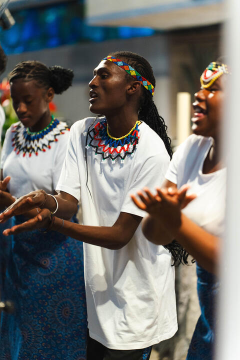 Der Masifunde Youth Choir aus Südafrika beim Auftritt in Karlsruhe auf Einladung der Umckaloabo-Stiftung