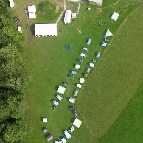Ein von Ehrenamtlichen organisiertes Jugend-Feriencamp