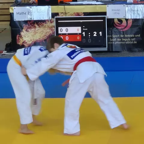 Zwei Jungen beim Judo-Training