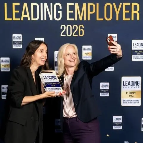 Kristina Tinnacher und Daniela Vysek (HR) bei der Verleihung der Leading Employers Awards 2026.