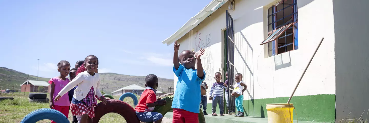 Kinder in einer Kita, die die Umckaloabo-Stiftung fördert, im Eastern Cape in Südafrika