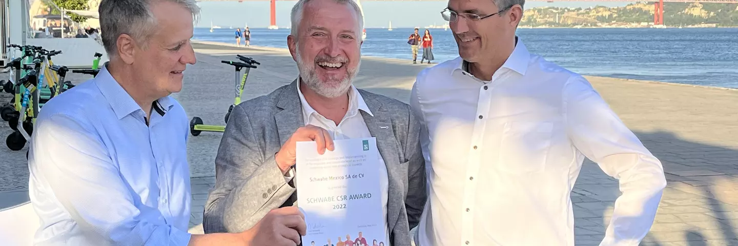 Sébastien Masson from Schwabe Mexico receives the Schwabe CSR Award 2023