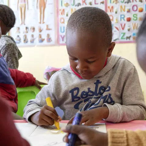 Njabulo Khatha während des Unterrichts in der Grundschule