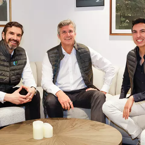 Jakob Futorjanski, Olaf Schwabe und Rojahn Ahmadi nach dem Erwerb von 80 % an Synaptikon durch die Schwabe-Gurppe.